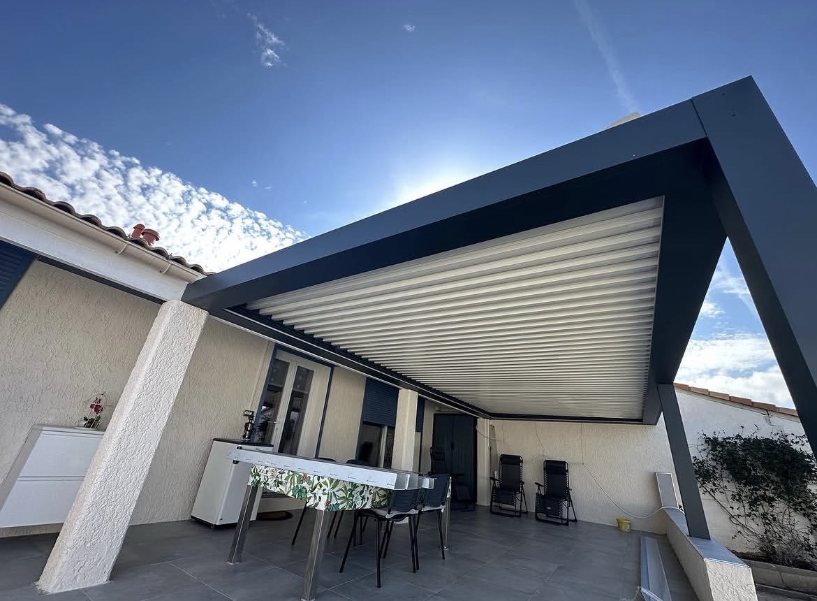 Pergolas bioclimatiques Trets : la solution pour manger dehors sans contrainte météo